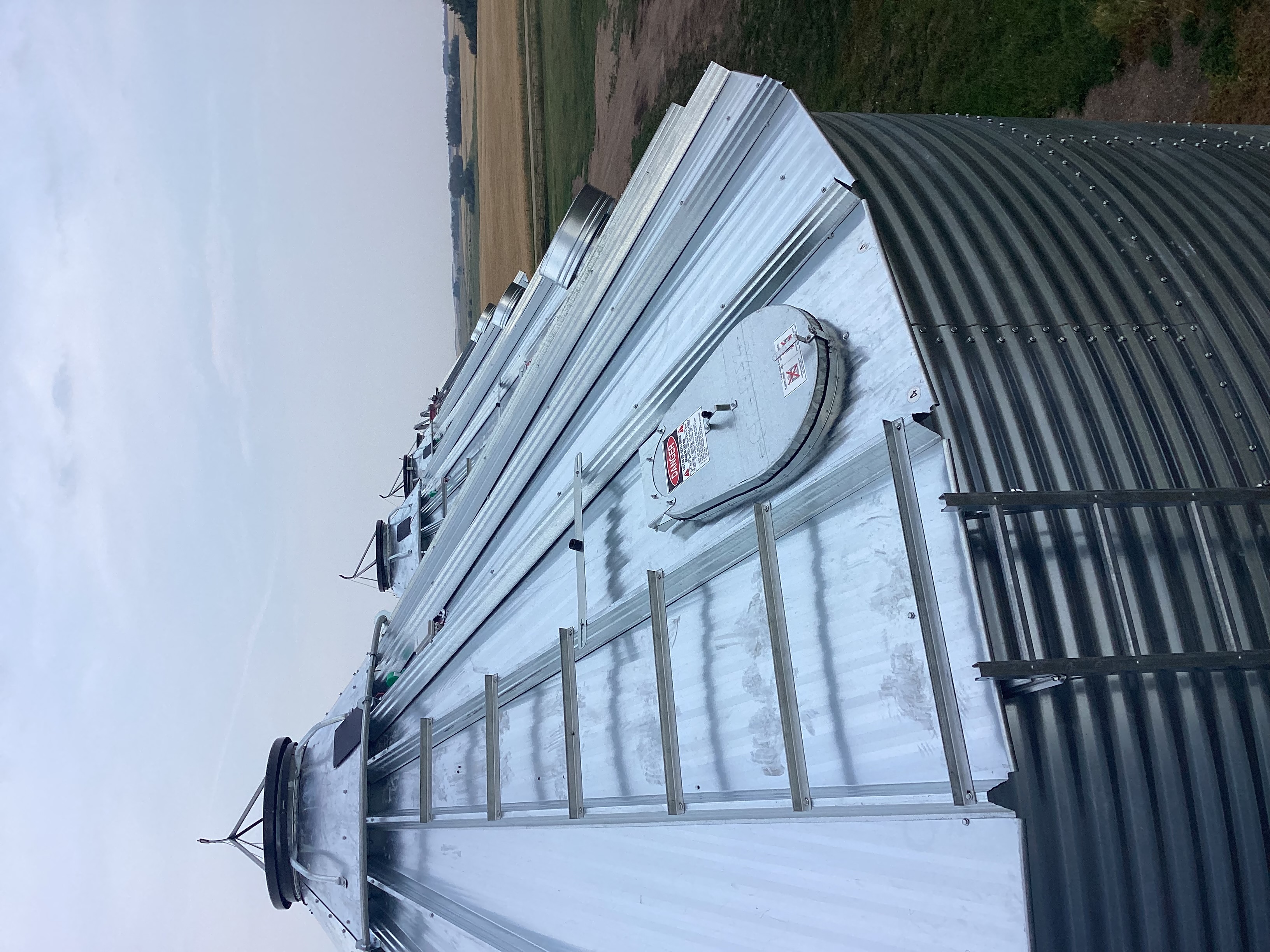 Bin roof with temperature sensors